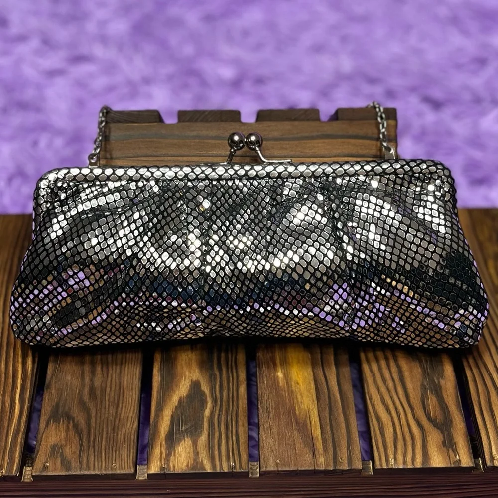 πSOLDπ VINTAGE WILSONS LEATHER Silver Clutch w/Chain - Picture 11 of 11